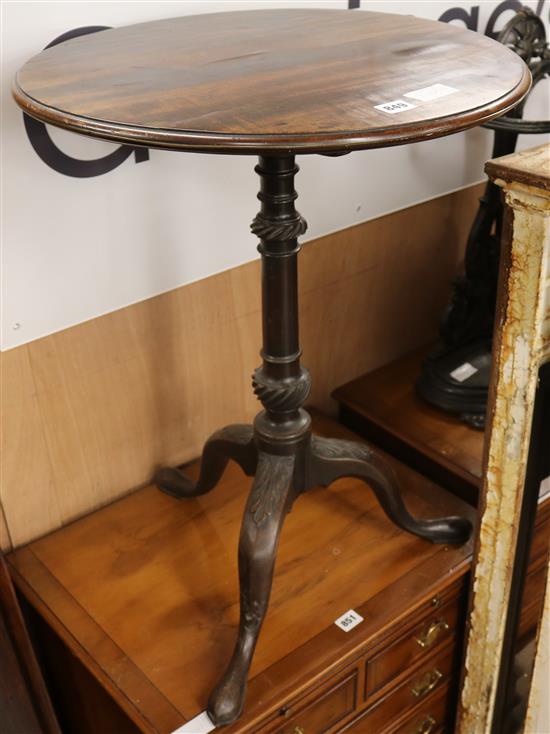 A George III mahogany tilt-top table, W.51cm